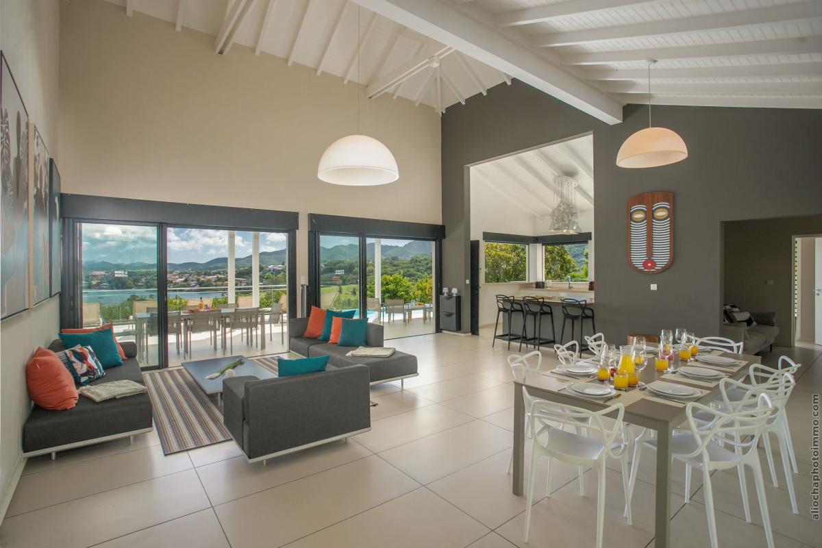 Location_Villa_Les_Trois_Ilets_Martinique_table à manger salon